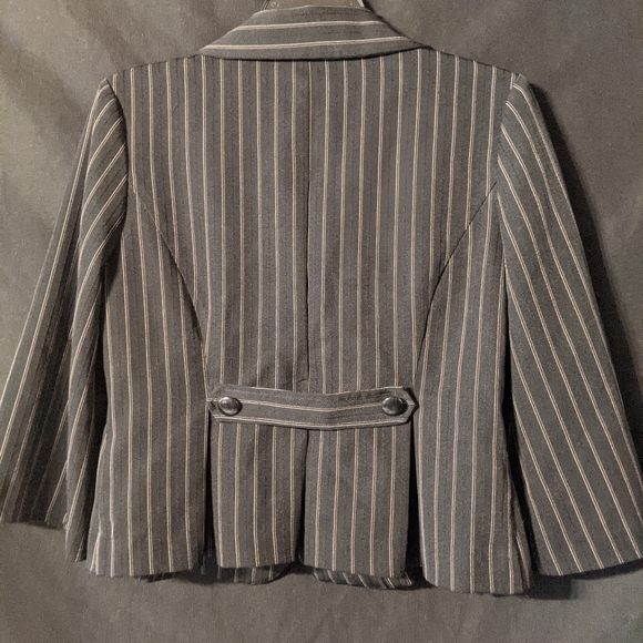 2 piece suit - Picture 3 of 8